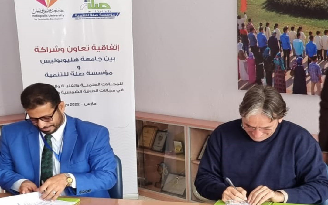 Selah Foundation for Development signs a partnership and cooperation agreement with the Egyptian Heliopolis University in Cairo to exchange experiences in the field of solar energy and renewable energy.