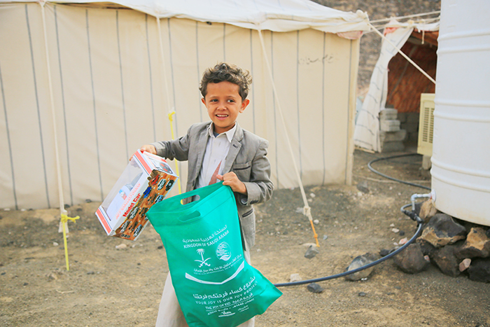 توزيع كسوة العيد وألعاب العيد لـ 7590 طفل في أربع محافظات