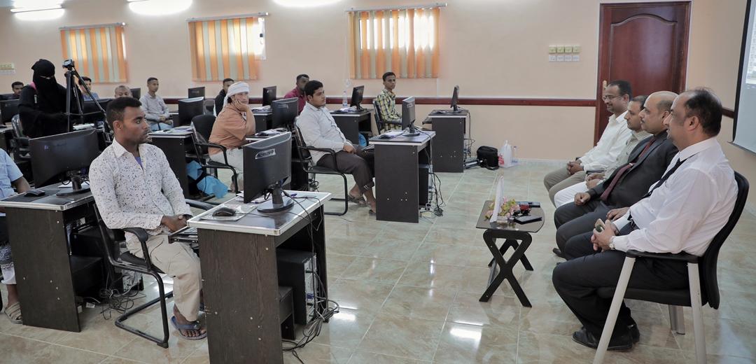 بتمويل مؤسسة صلة للتنمية .. مكتب الصحة العامة والسكان بساحل حضرموت يدشن دورتي الاحصاء التحليلي والتمويل الطبي
