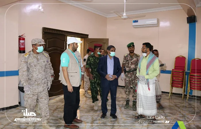 يتسع لأكثر من 250 سريرا .. محافظ حضرموت يتفقد المحجر الصحي الذي جهزته مؤسستي صلة واستجابة لاستقبال العائدين من الخارج