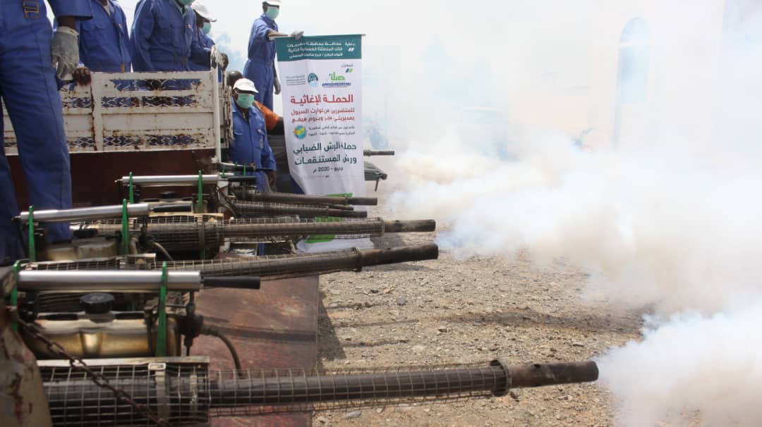 برعاية محافظ حضرموت :  مؤسستا صلة واستجابة تدشنان حملة الرش الضبابي ورش المستنقعات بمديرية بروم ميفع ضمن الحملة الاغاثية لمتضررين من كارثة السيول