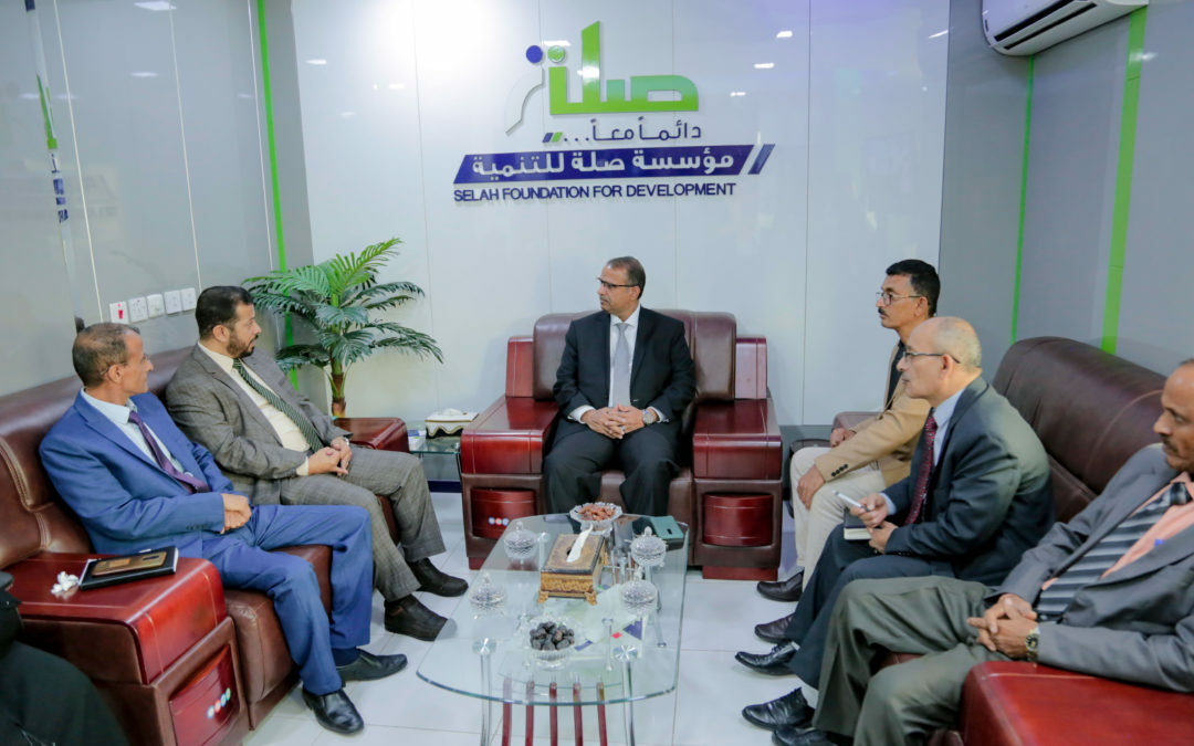 وزير الشؤون الاجتماعية والعمل يزور مؤسسة صلة للتنمية ويدشن ثلاثة برامج في قطاع التمكين