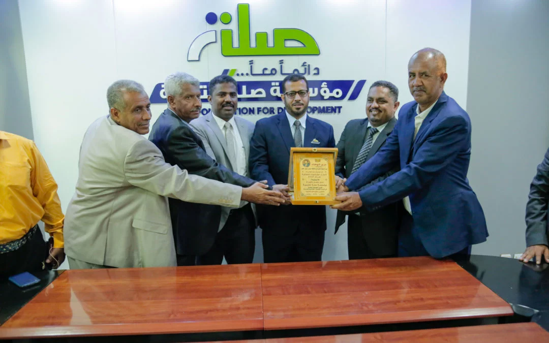محافظي محافظات عدن وأبين ولحج يكرمون مؤسسة صلة للتنمية نظير جهودها الإنسانية