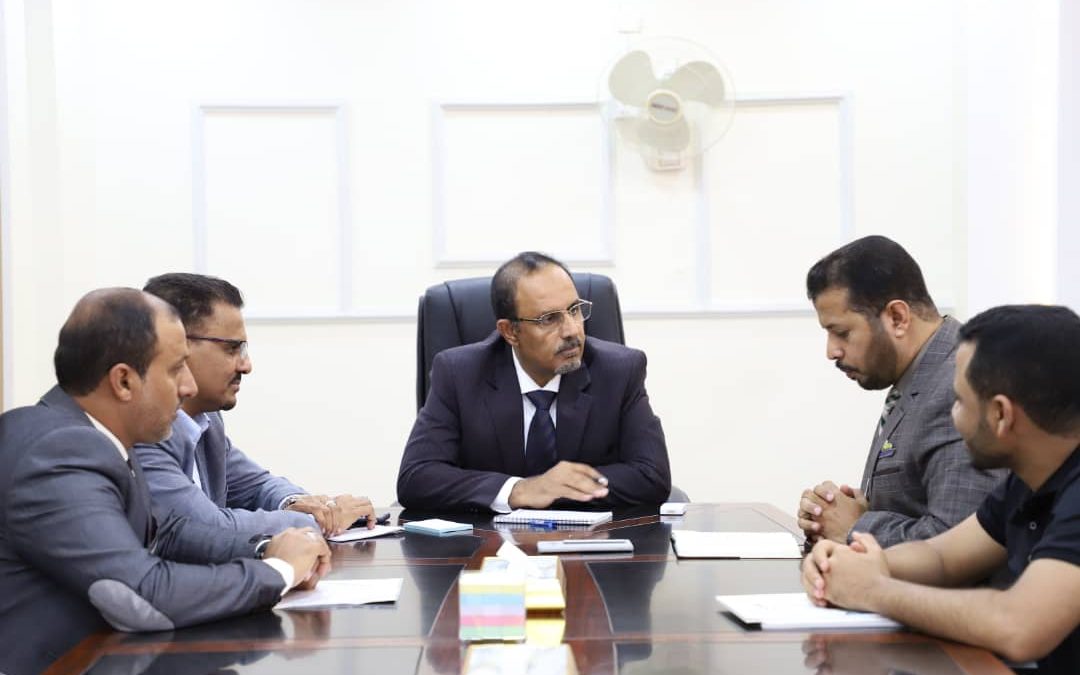محافظ حضرموت يطلع على برامج مؤسسة صلة للتنمية