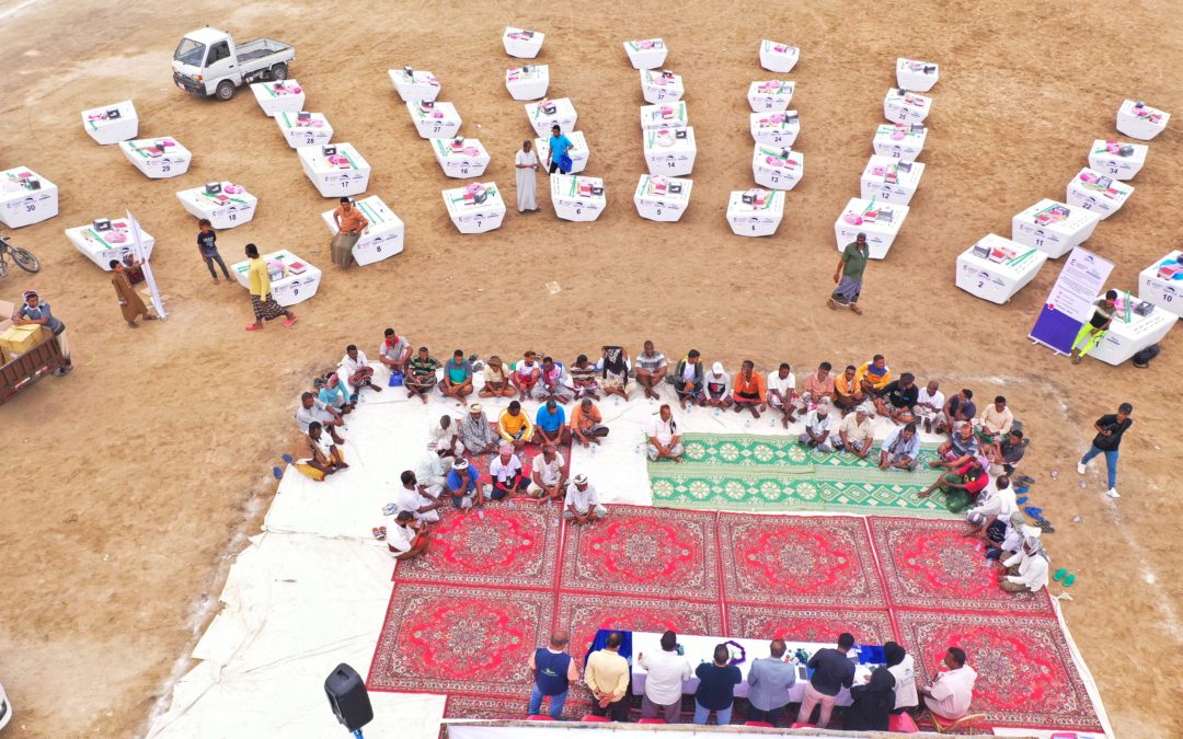 صلة للتنمية تدشن توزيع أدوات ومعدات لصغار الصيادين بالمكلا