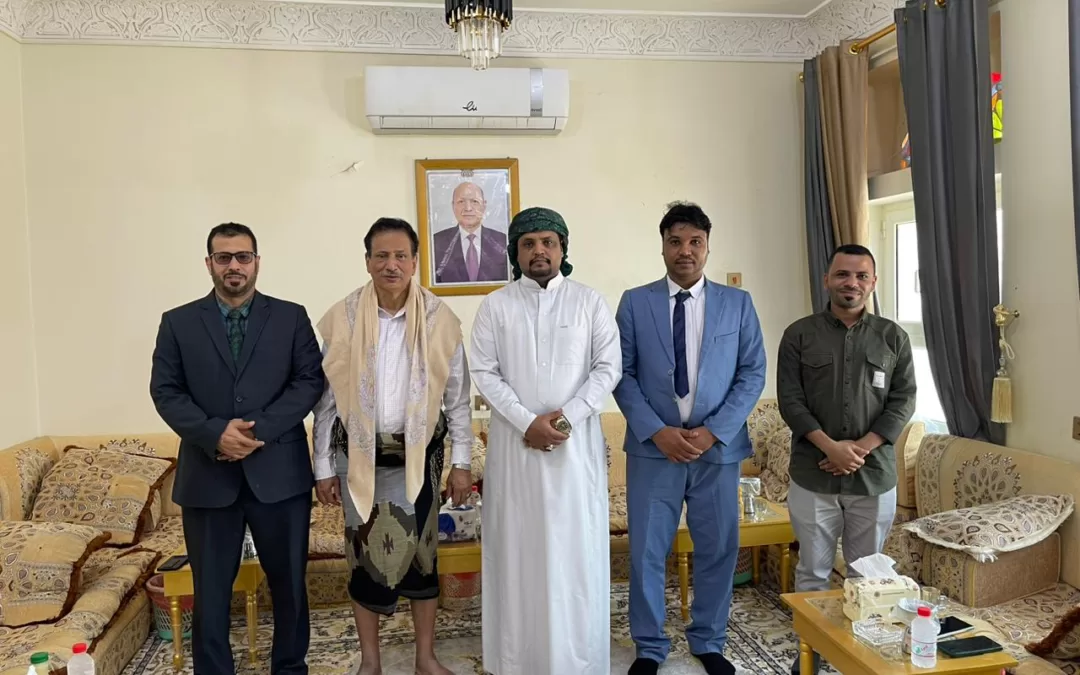 المدير التنفيذي لممؤسسة صلة للتنمية يزور محافظ محافظة المهرة