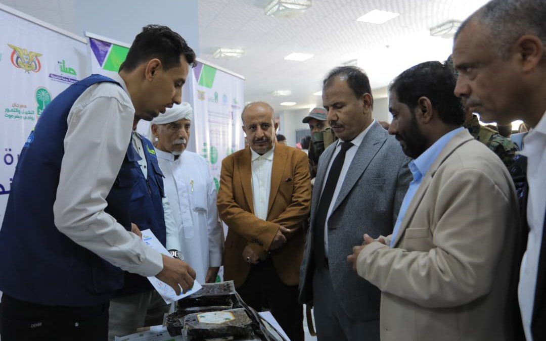 مكتب الزراعة بدوعن ومؤسسة صلة يشاركان في مهرجان النخيل بوادي حضرموت