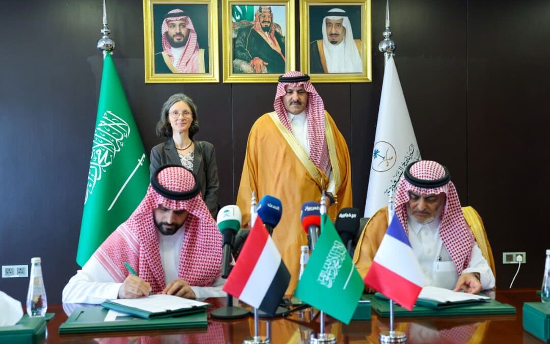 بتمويل سعودي–فرنسي.. توقيع اتفاقية لتعزيز مرونة واستدامة منظومة المياه في مدينة تعز