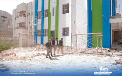 مدير عام مديرية المكلا ومدير مكتب وزارة الصحة العامة والسكان محافظة حضرموت الساحل ومؤسسة صلة للتنمية يطلعون على سير العمل في مشروع إعادة تأهيل وتوسعة وتشغيل مركز المنورة الطبي بالمكلا